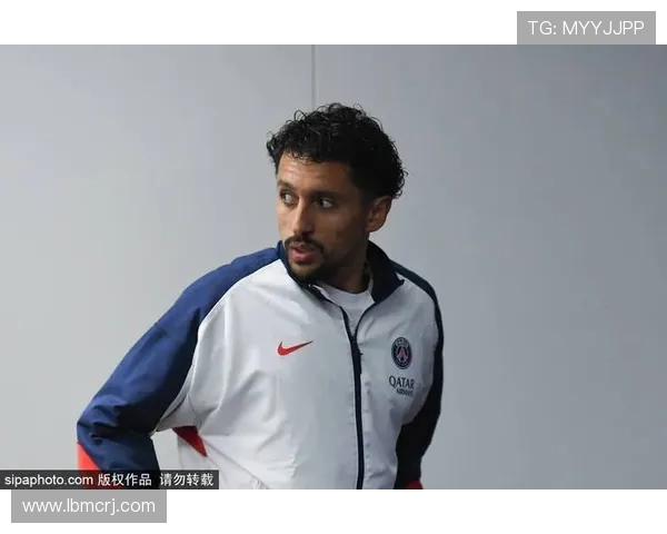 恩加德乌解围失误砸穿顶棚 主帅塞蒂恩头部中伤流血紧急治疗